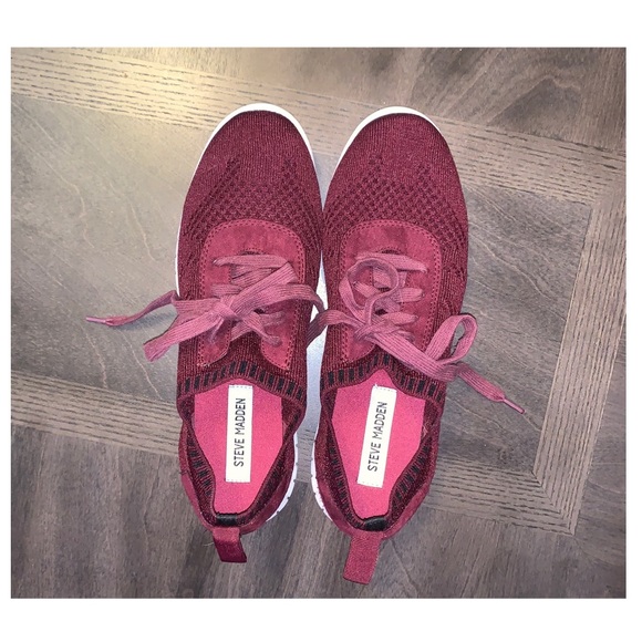 Steve Madden sneakers. - Picture 2 of 4